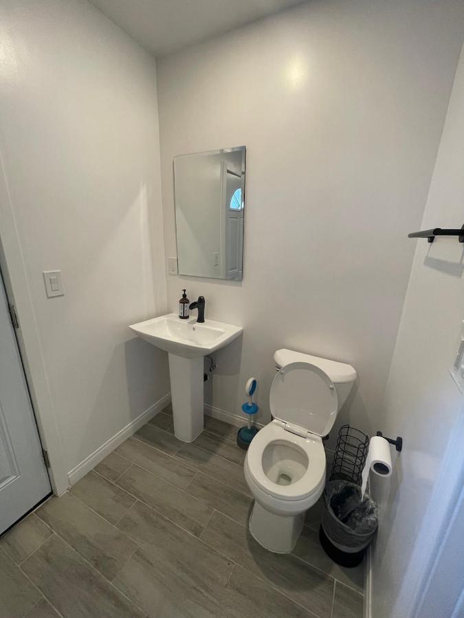 Private Room W/ Private Room Entrance & Free Wifi & Ac & Private Fridge Carson Extérieur photo