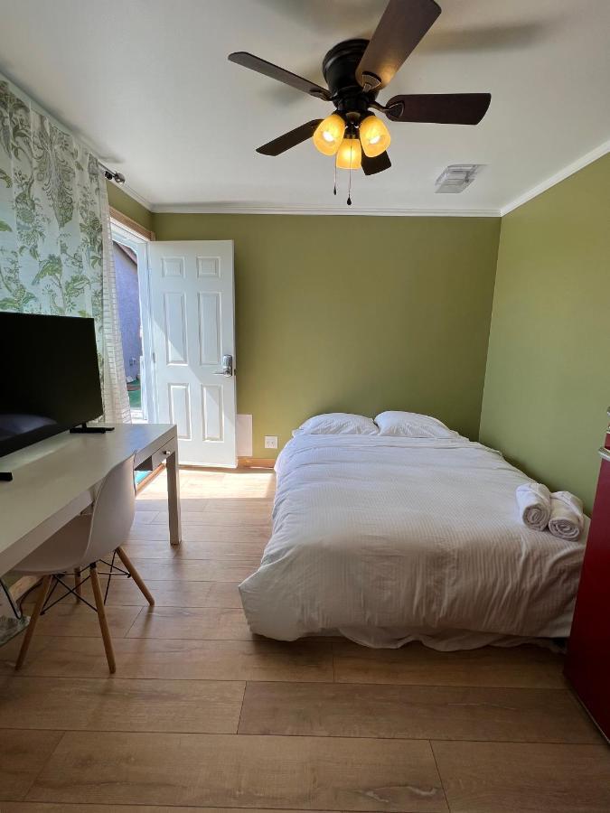 Private Room W/ Private Room Entrance & Free Wifi & Ac & Private Fridge Carson Extérieur photo